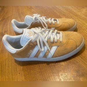 Adidas Gazelle light yellow women’s 8.5